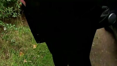 ਸੁਨਹਿਰੀ ਏਸ਼ੀਅਨ ਬੇਬੇ ਨੂੰ ਖੇਡਣ ਲਈ ਇੱਕ ਵੱਡਾ ਡਿੱਕ ਮਿਲਦਾ ਹੈ