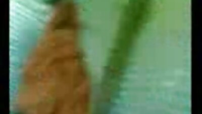 ਸ਼ਰਾਰਤੀ ਐਲਿਜ਼ਾ ਨੂੰ ਇੱਕ ਲੰਬੇ ਕੁੱਕੜ ਦੇ ਰੂਪ ਵਿੱਚ ਕ੍ਰਿਸਮਸ ਦਾ ਤੋਹਫ਼ਾ ਮਿਲਦਾ ਹੈ